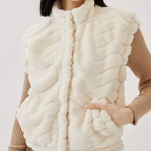 Maeve Anthropologie Cream Faux Fur Zip Up Vest Jacket